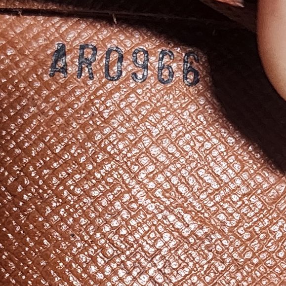 Louis Vuitton Orsay clutch/wristlet. Int & ext pockets have been cleaned out. - Picture 14 of 16